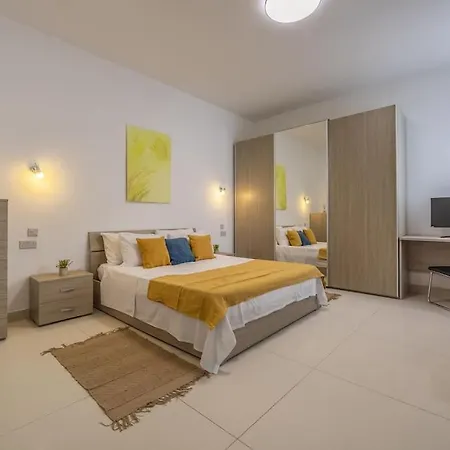 Modern 3 Bedrooms Penthouse With A Breathtaking Valletta View Sliema Exterior photo