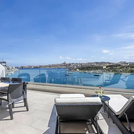 Modern 3 Bedrooms Penthouse With A Breathtaking Valletta View Sliema Exterior photo