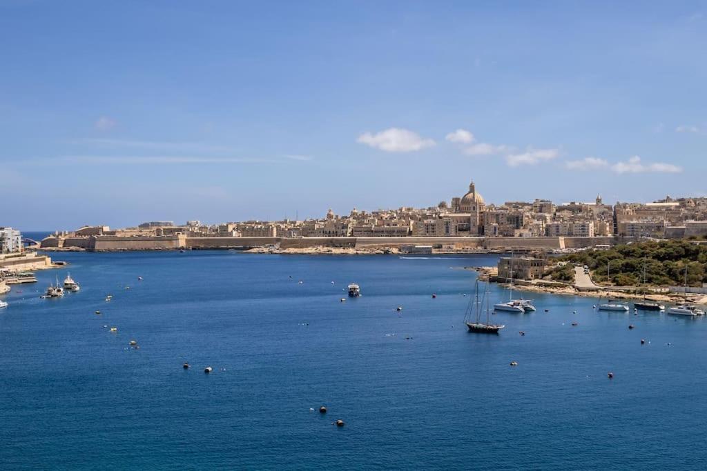 Modern 3 Bedrooms Penthouse With A Breathtaking Valletta View * Sliema