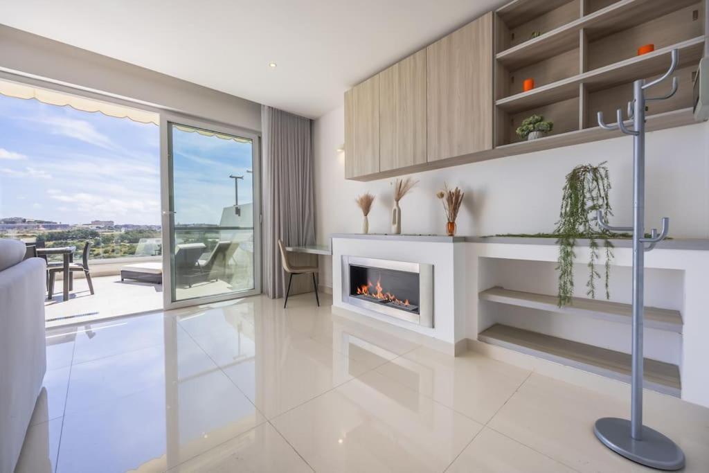 Modern 3 Bedrooms Penthouse With A Breathtaking Valletta View Sliema