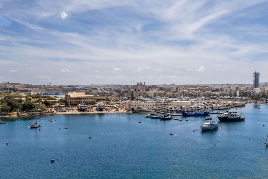 Modern 3 Bedrooms Penthouse With A Breathtaking Valletta View *