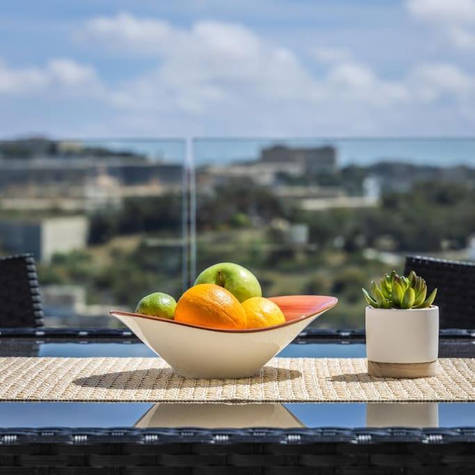 Modern 3 Bedrooms Penthouse With A Breathtaking Valletta View * Sliema