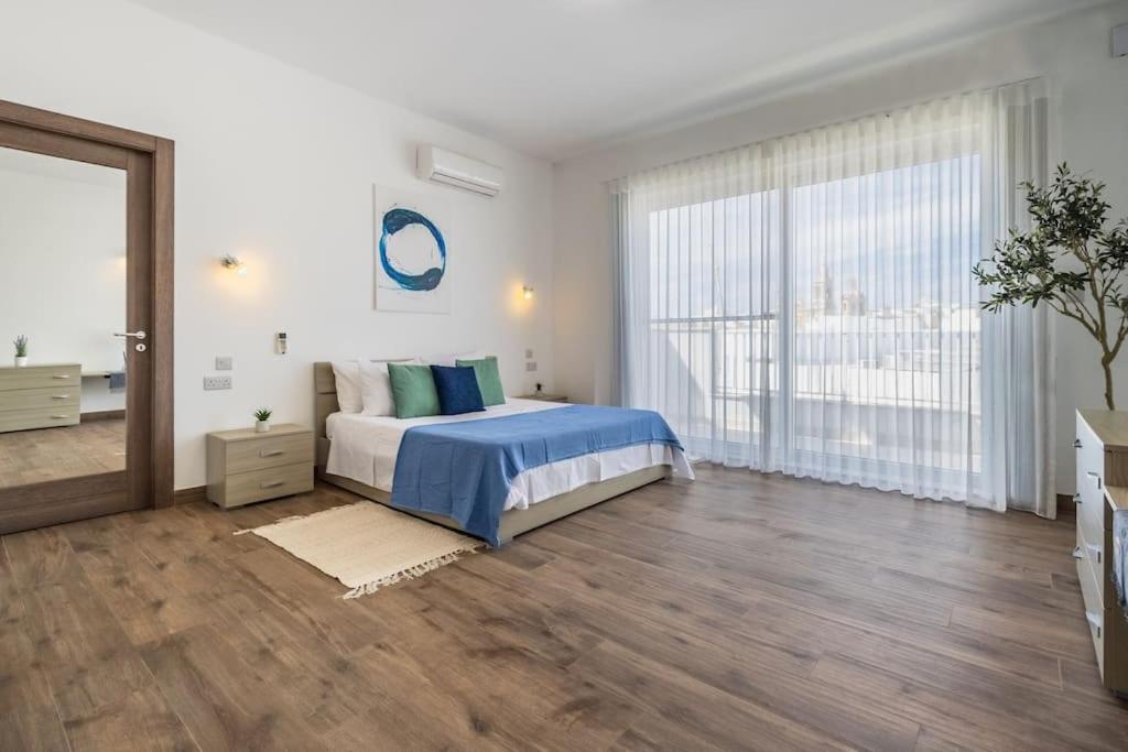 Apartment Modern 3 Bedrooms Penthouse With A Breathtaking Valletta View