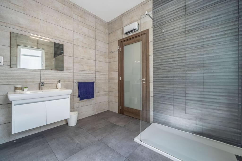 Modern 3 Bedrooms Penthouse With A Breathtaking Valletta View Sliema