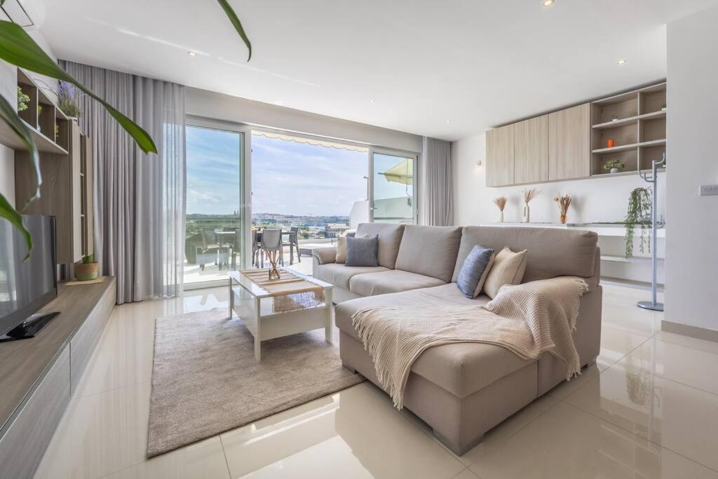 Modern 3 Bedrooms Penthouse With A Breathtaking Valletta View *