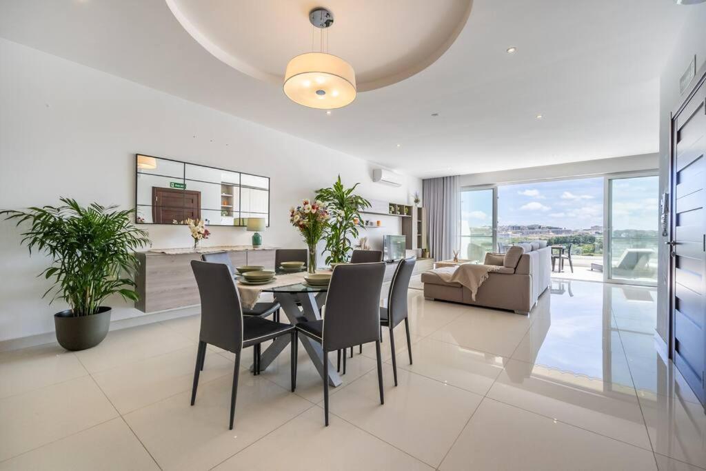 Modern 3 Bedrooms Penthouse With A Breathtaking Valletta View Sliema