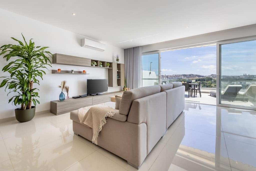 Apartment Modern 3 Bedrooms Penthouse With A Breathtaking Valletta View *