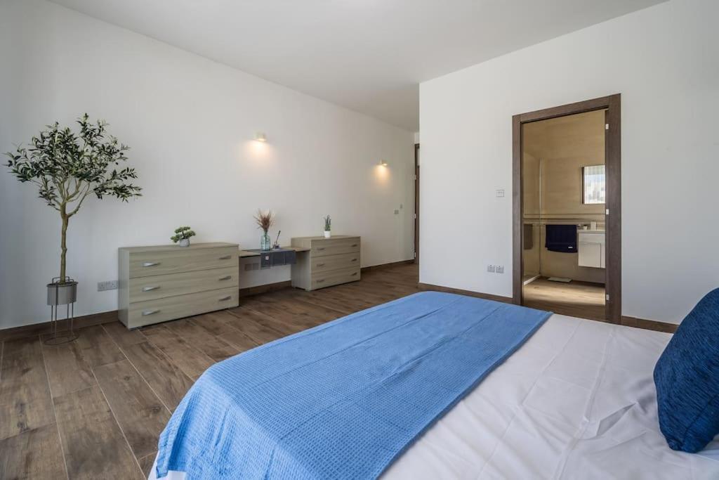 Modern 3 Bedrooms Penthouse With A Breathtaking Valletta View Apartment
